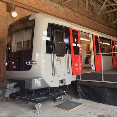 M7 metro arriveert in Amsterdam