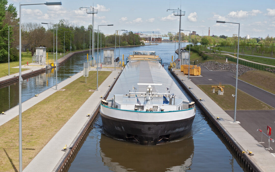 Verdiepend onderzoek naar de menselijke factoren bij ongevallen in de binnenvaart in opdracht van de Europese binnenvaartsector